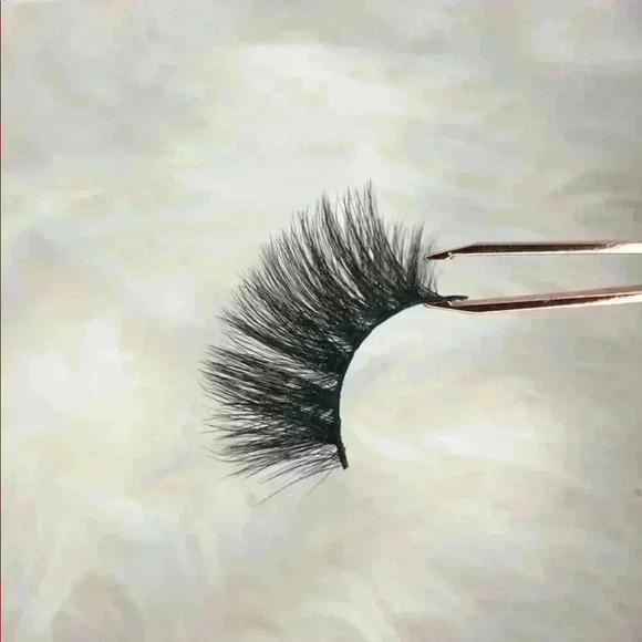 25mm Lashes Style Malibu - Picture 3 of 4